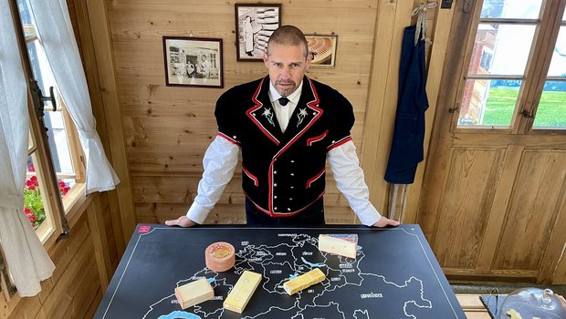 Am Cheese-Festival in Thun BE können die Besucher verschiedene Käse-Sorten auf der Schweizerkarte richtig platzieren.  (Bild: «die grüne» / Jürg Vollmer)