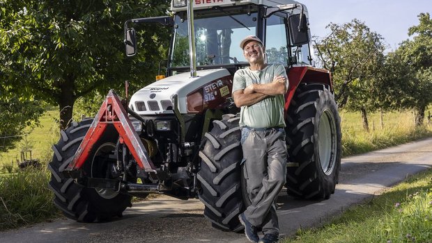 Der Steyr 975 A ist der Traumtraktor von Andreas Buser.  (Bild: «die grüne» / Pia Neuenschwander)