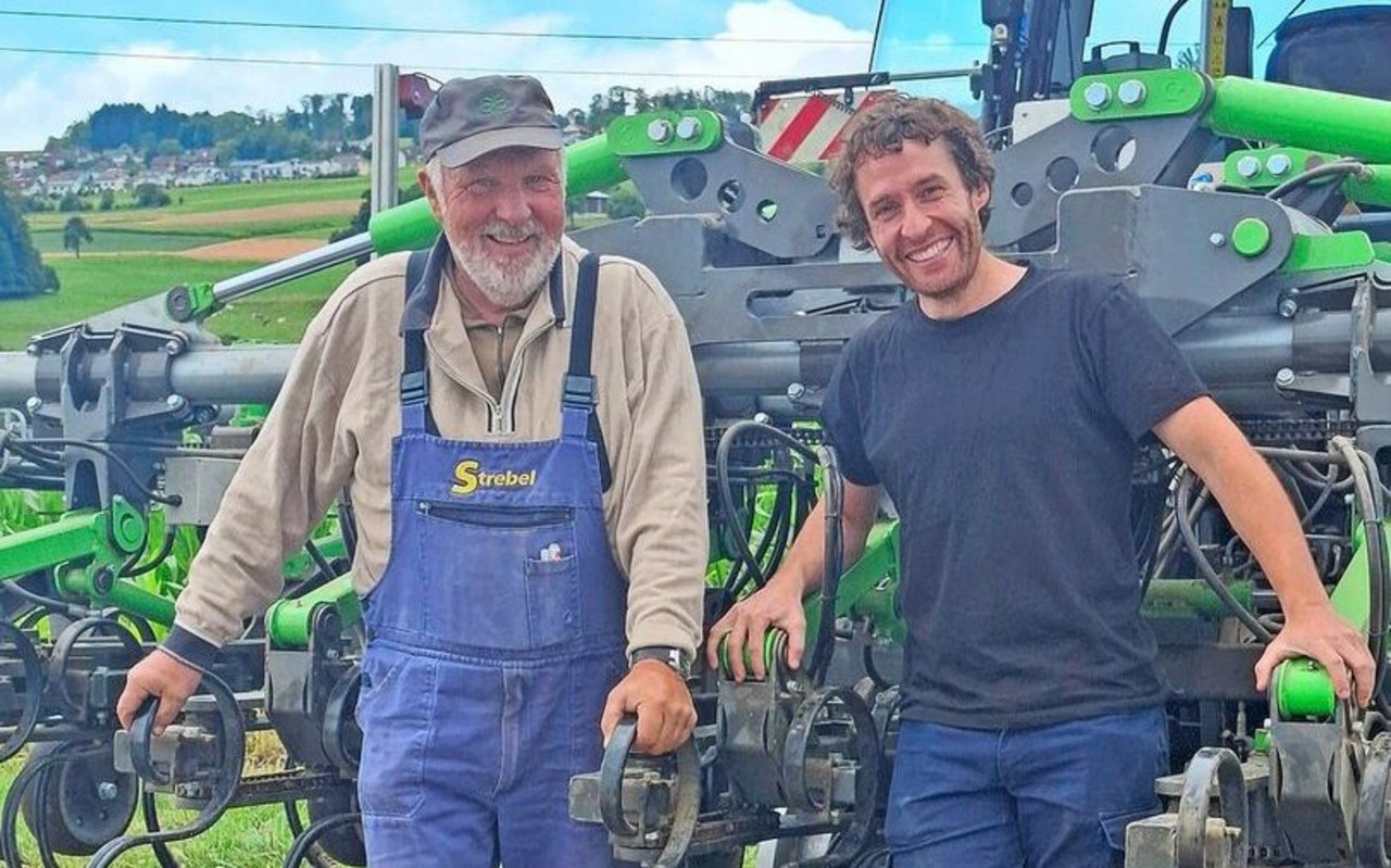 Ruedi Strebel (links) und Thomas Kuhn haben das Hackgerät entwickelt.