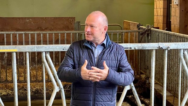 Nationalratspräsident Andreas Aebi auf einem Landwirtschaftsbetrieb im Gürbetal BE.