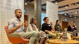 Projektleiter Daniel Langmeier und  ETH-Professorin Johanna Jacobi an der Präsentation des Bürgerinnenrates.