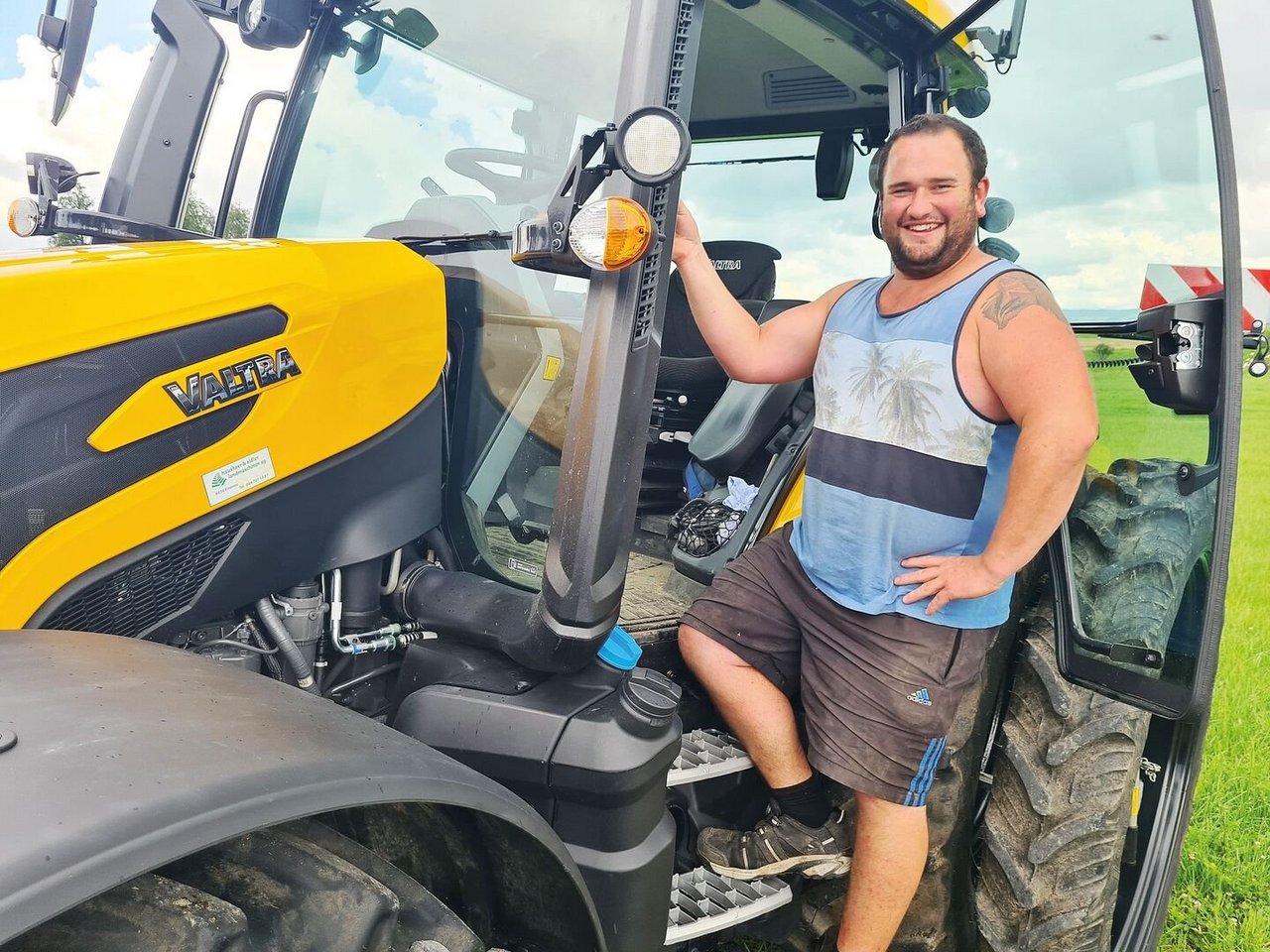 Serge Duperrex ist nach einem Monat und 100 Betriebsstunden zufrieden mit den Erfahrungen mit dem neuen Valtra.