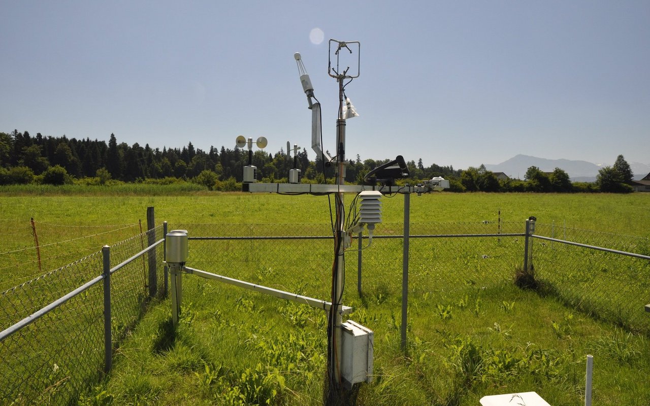 Die Messstation in Chamau ZG untersucht intensiv bewirtschaftetes Grasland seit 2005. Sie gehört zum Messnetzwerk Swiss Fluxnet.
