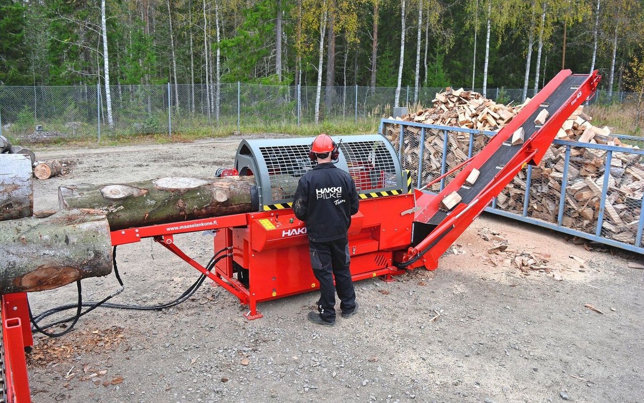 Der Hakki Pilke Easy 43 Pro ist für Stämme mit bis zu 43 cm Durchmesser geeignet und hat eine Spaltkraft von 15 t.