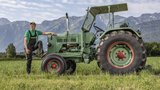 Jan Kropf, Landwirt aus Wattenwil BE, sammelt Bührer-Traktoren.  (Bild: «die grüne» / Pia Neuenschwander)
