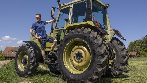 Thomas Burri mit seinem H5110  (Bild: «die grüne» / Pia Neuenschwander)