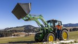 Gruene Traumtraktor

Tobias Kälin  Einsiedeln mit seinem John Deere



© Gian Vaitl  (Bild: «die grüne» / Gian Vaitl)