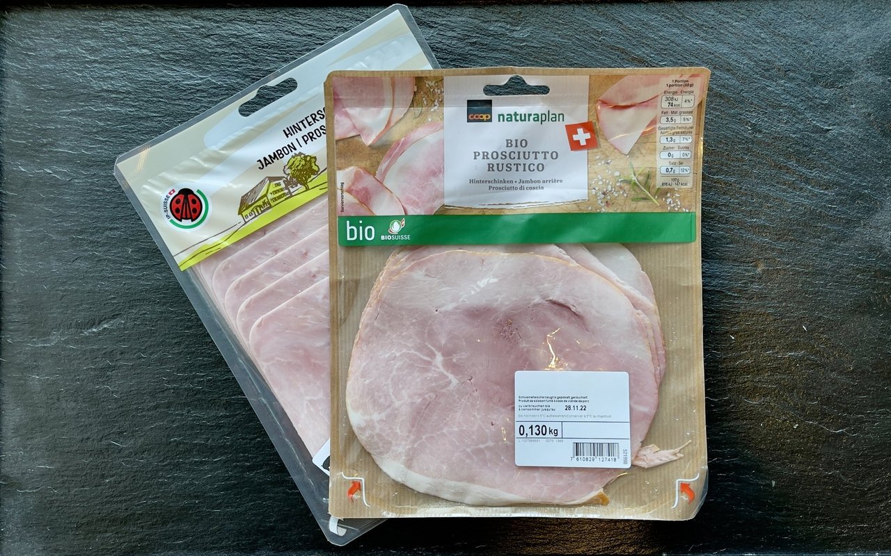 Je eine Hinterschinken-Packung aus Coop und Migros.