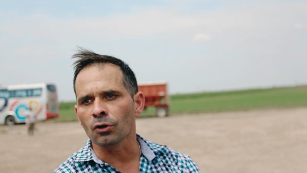 «Weil ich das Fleisch der Rinder vermarkte, gewinne ich 200 Dollar pro Tier.»Amilca Oberto, Rindermäster mit einem Feedlot (Fressplatz), Metzger und Fleischverkäufer in Careana, Argentinien.