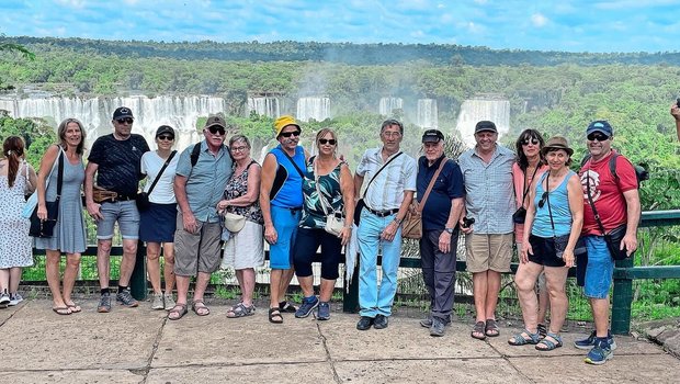 Leserreisegruppe Argentinien – unvergessliche Momente vor den majestätischen Iguazú-Wasserfällen auf der brasilianischen Seite.