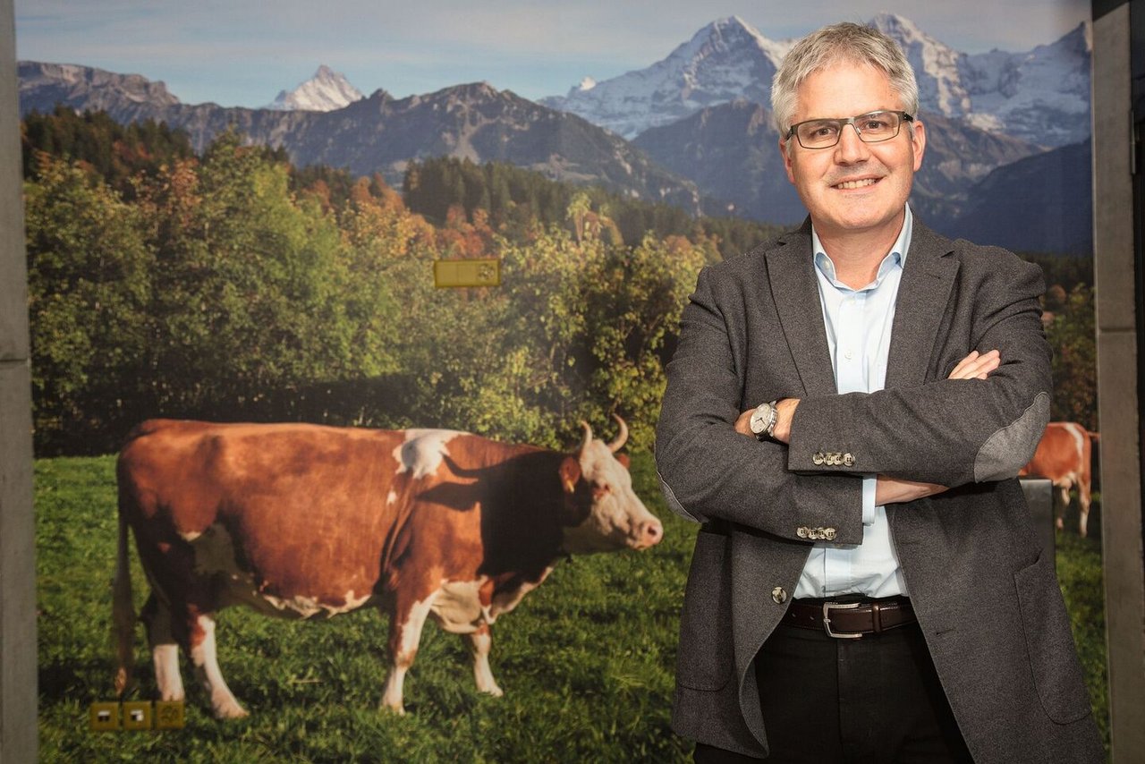 Im Eingangsbereich des BLW: Bauernsohn Christian Hofer kennt seine Rolle. Er muss  im Umfeld der Verwaltung mehrheitsfähige Lösungen vorschlagen.