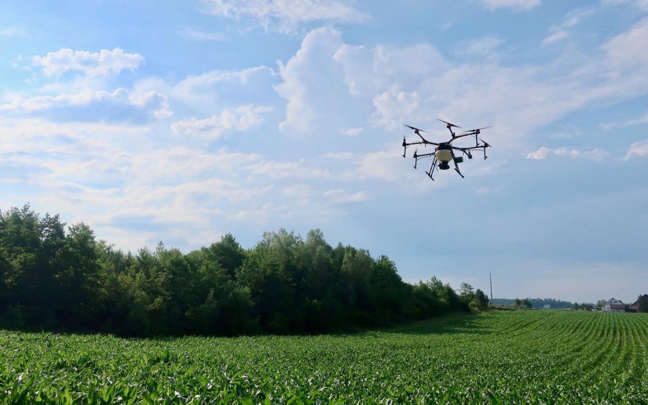 Drohnen brauchen auch in der Landwirtschaft Bewilligungen und eine Versicherung.