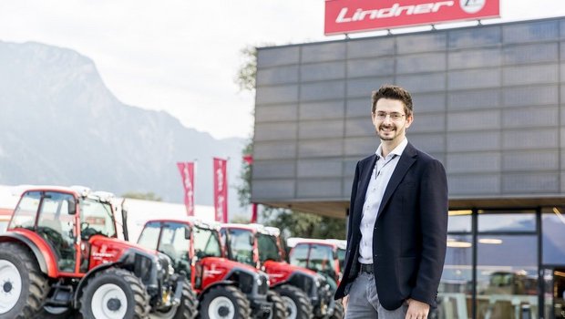 David Lindner, Leiter Marketing und Export, vor dem Lindner Firmensitz in Kundel. Bild: Mareycke Frehner