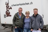 Generationenwechsel: Felix und Rosmarie Näf planen schrittweise die Betriebsu¨bergabe der Kani-Swiss GmbH und des landwirtschaftlichen Betriebs an Sohn Silvan. Bild: Pia Neuenschwander 