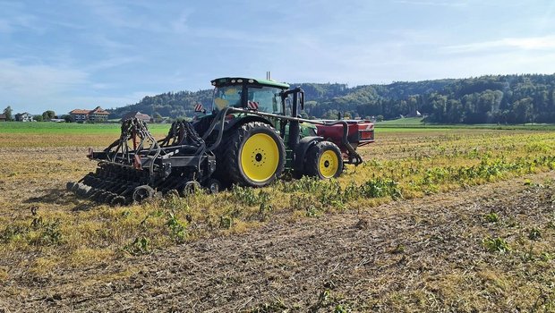 Für den Aufbau der Direktsaatmaschine 750 ProSeeder-3m hat die Landag AG einen eigenen Rahmen und Räumer entwickelt.Die Saatelemente sind von John Deere.  