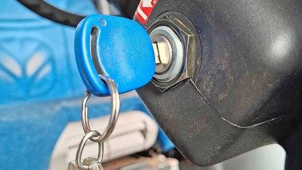 Wer den Schlüssel nicht stecken lässt, kann Unfälle vermeiden und sich Ärger wegen Haftungsfragen ersparen.