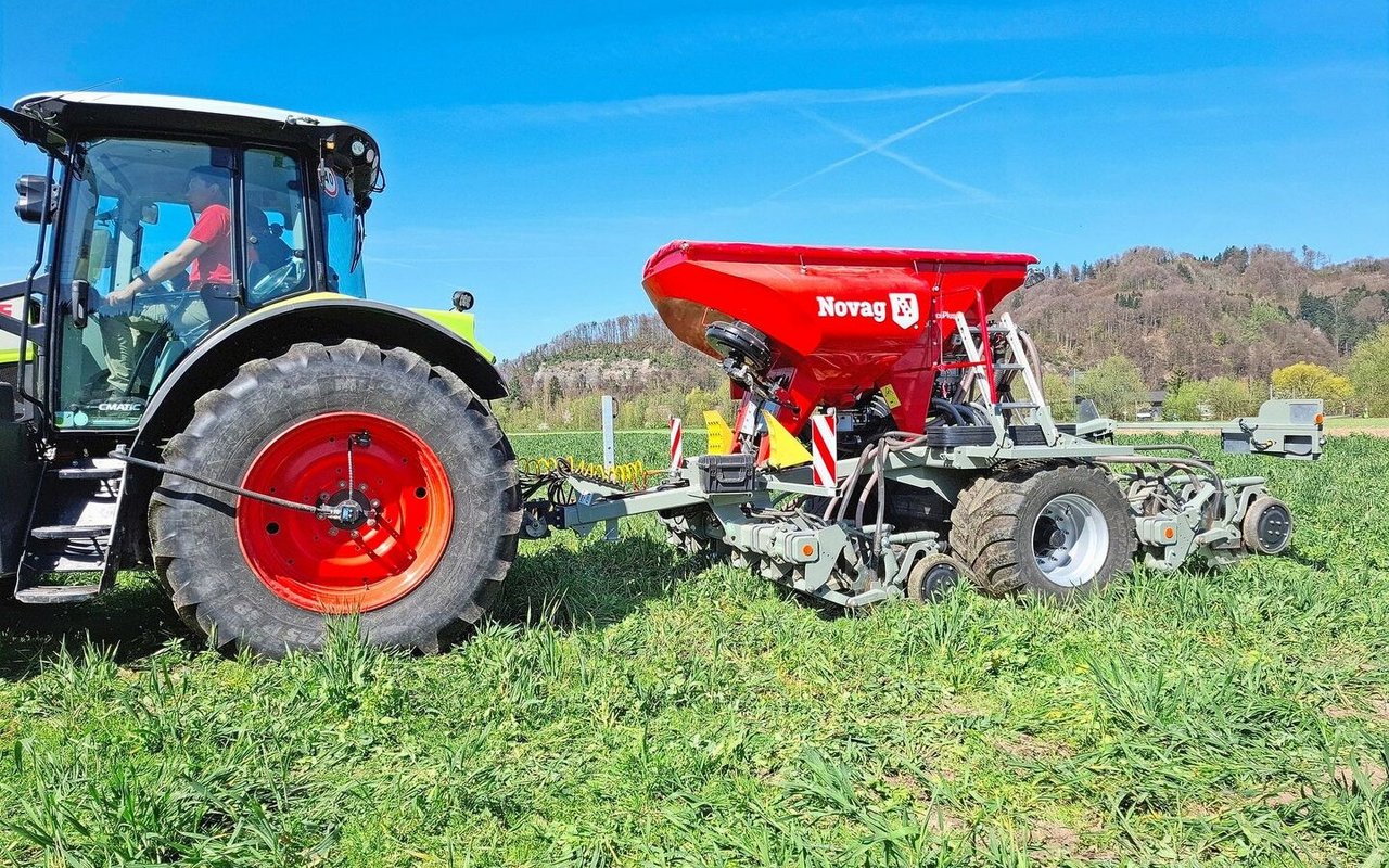 Mit der Direktsaatmaschine von Novag sät Armin Steiner auch Reihenkulturen wie Zuckerrüben.